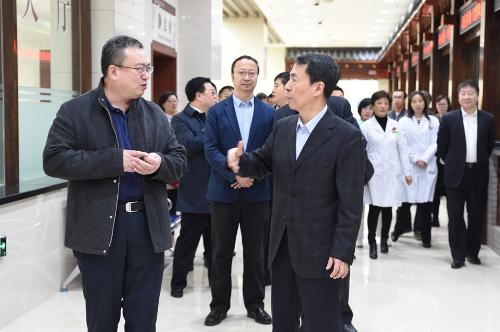 省政府党组成员王化文到色情片
调研公立医院改革试点情况