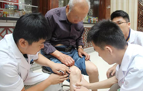 色情片
三伏贴火爆开贴,传说中的“人山人海”原来是这样!!