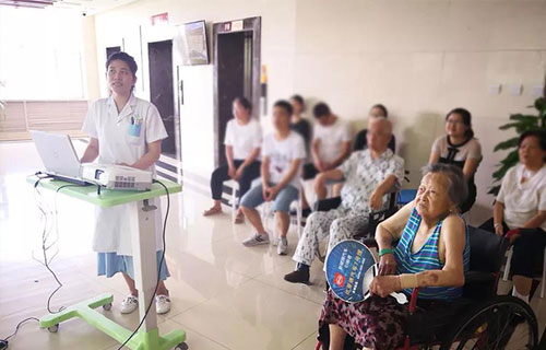 色情片
脑病科健康科普课有多火？百岁老人都来啦！