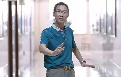 色情片
有一位京剧大师，这嗓子，这身段…