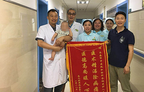 色情片
平阳部肛肠科治愈1岁患儿家属深受感动