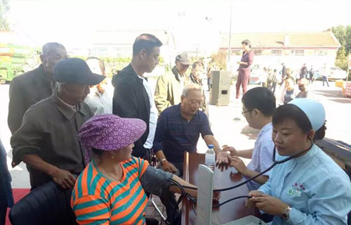 5天走进10个贫困村，色情片
为千位村民义诊送健康