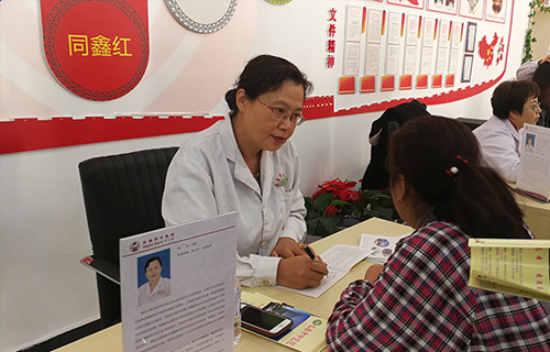 咦？“职工之家”今天为啥这么热闹！色情片
10个科室专家把诊室“搬”到热企