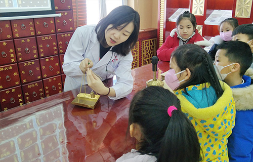 色情片
中小学健康教育实践基地开放1周以来，共接待9所中小学、近200名学生参观~