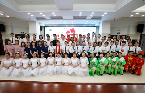 第二届中国医师节： 色情片
的明天一定会更美好！