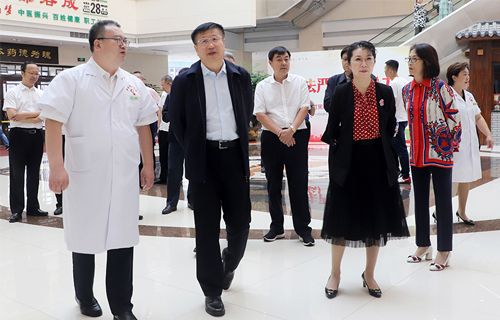 安立佳副省长一行到色情片
视察调研