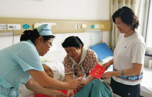 忆峥嵘岁月，色情片
走访慰问抗战老兵