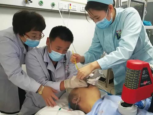 30分钟，色情片
急诊科上演生死竞速