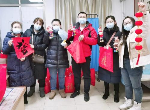 小年这天，他们收到了一份特殊的礼物