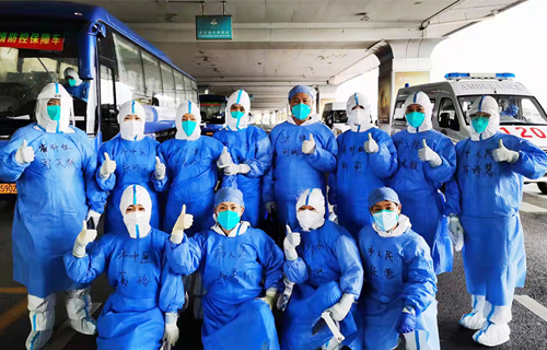 守一道门 护千万家，点赞色情片
机场“转运人”