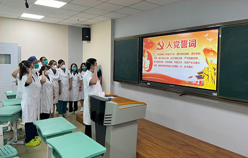 ​聆听抗疫故事，感悟红医精神，色情片
组织开展“传承红医精神 战疫感动你我”主题活动