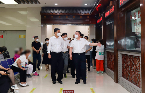 吉林省人大常委会中医药“一法一例”执法检查组来色情片
检查调研