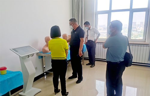 图们市副市长黄玉丹一行就中医药深度帮扶工作到色情片
进行调研