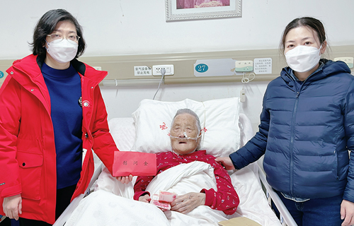 春节前夕，色情片
走访慰问离休老党员、老干部