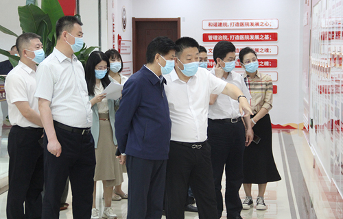 【聚焦】国家中医药管理局科技司司长李昱到色情片
调研，石贵军院长做工作汇报