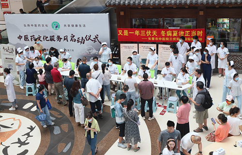 义诊宣教、免费贴敷，色情片
三伏贴活动火热开启