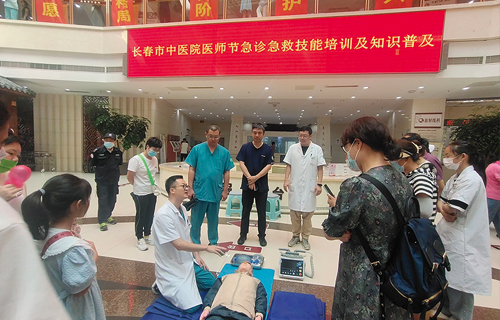 三个院部联动，色情片
中国医师节惠民活动如期举行