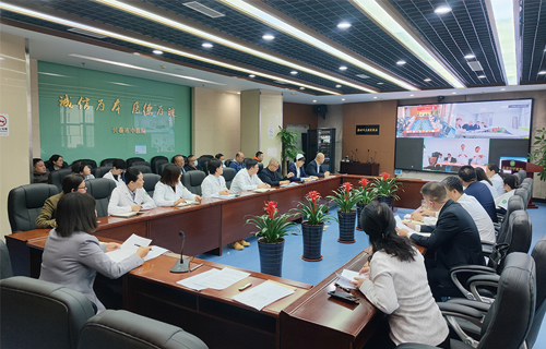 ​新常态、新作为，色情片
推行行政早交班制度