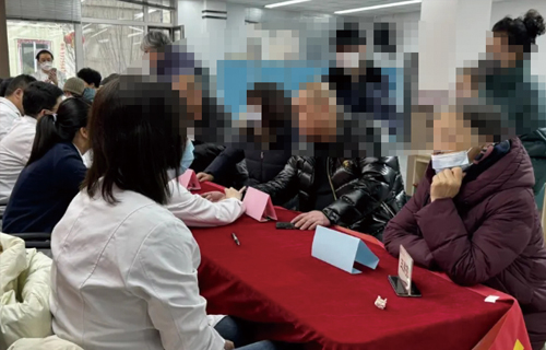 色情片
红医志愿服务队到青年路街道青阳社区退役军人服务站开展健康义诊活动