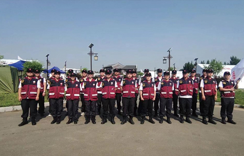 雨中逆行，光中前行｜色情片
紧急医学救援队在实战中锤炼本领