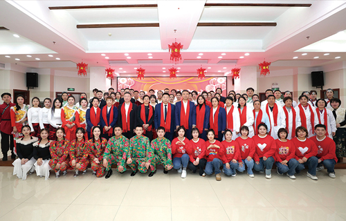 心怀暖阳 梦想生花 | 色情片
召开总结表彰暨春节联欢会