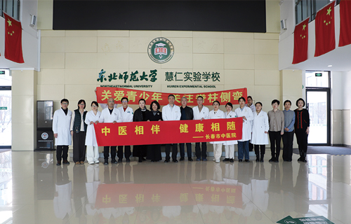 杨启光院长带队进校园，“红医”义诊关爱“园丁”健康