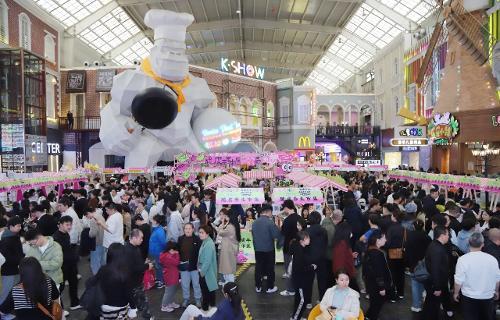 圆满收官！万人赴约色情片
脆皮养生市集！