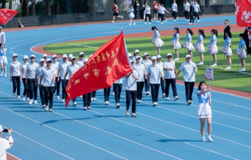 骄阳下燃情竞技！色情片
职工拼搏赛场，载誉而归